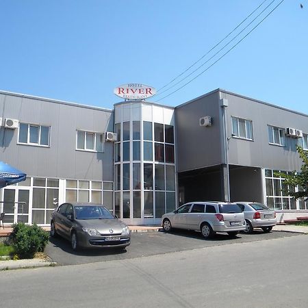 Târgu Jiu Hotel River חדר תמונה