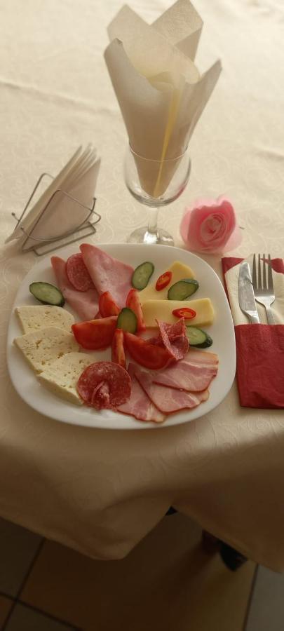 Târgu Jiu Hotel River מראה חיצוני תמונה