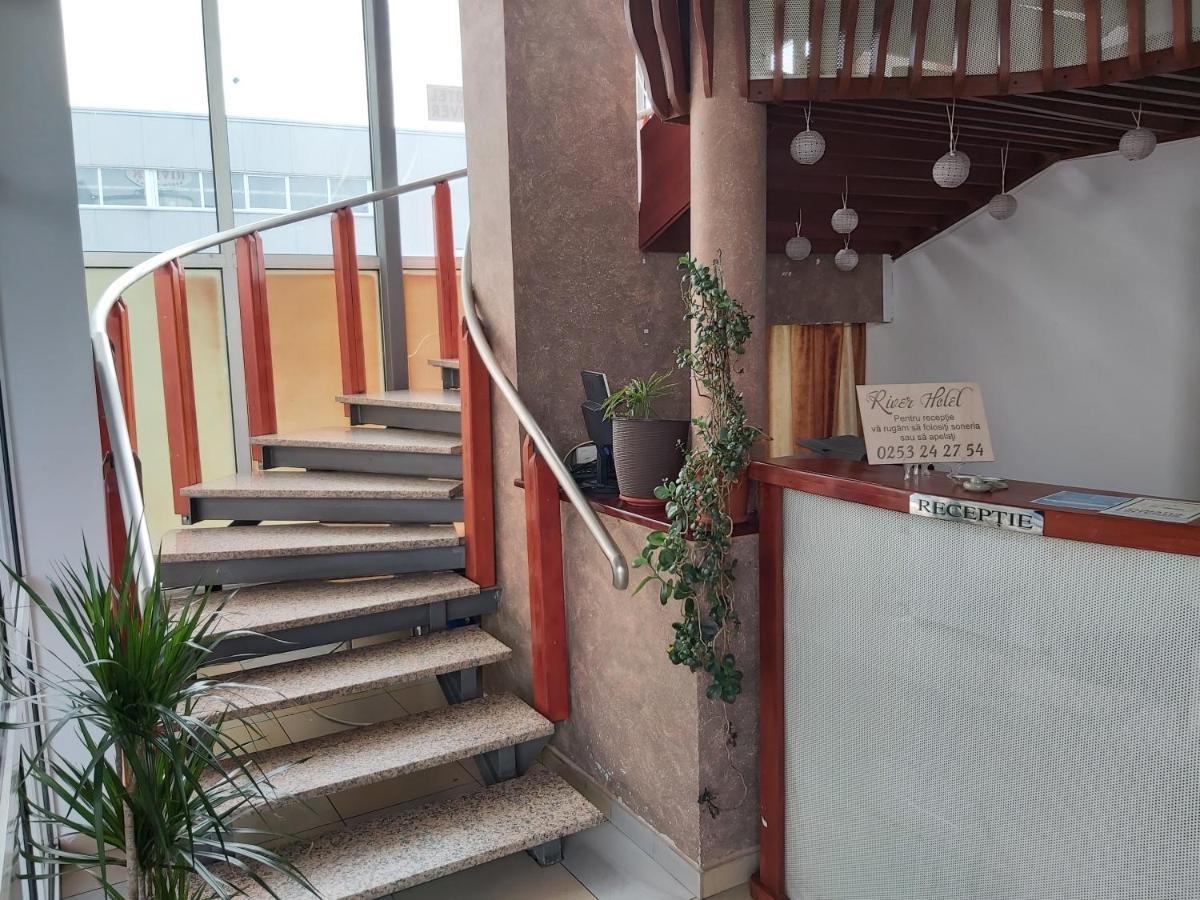 Târgu Jiu Hotel River מראה חיצוני תמונה