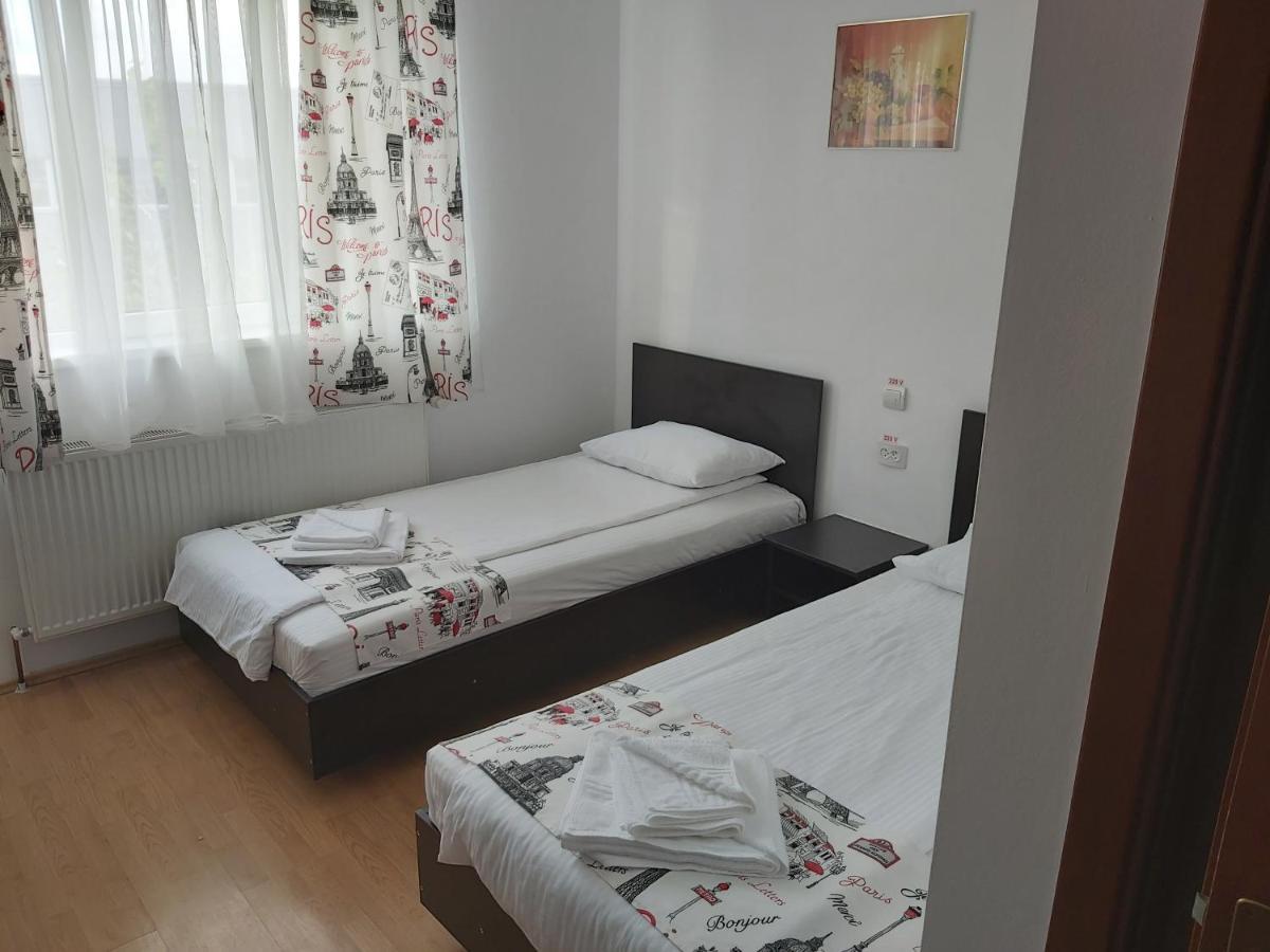 Târgu Jiu Hotel River מראה חיצוני תמונה