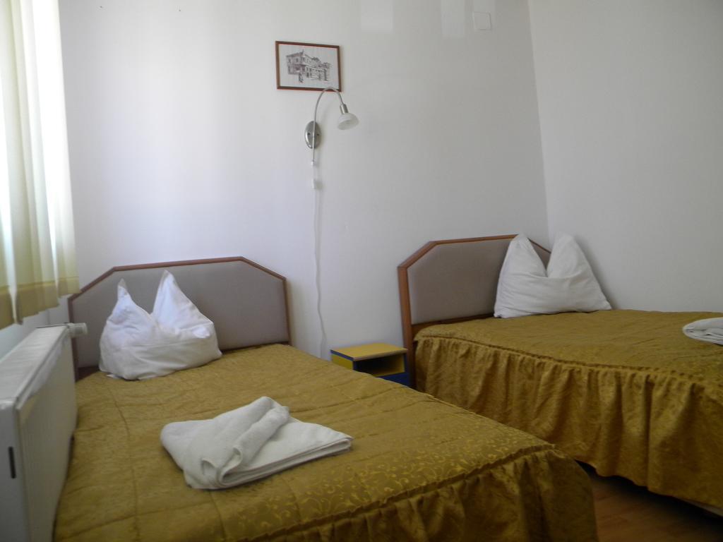Târgu Jiu Hotel River חדר תמונה