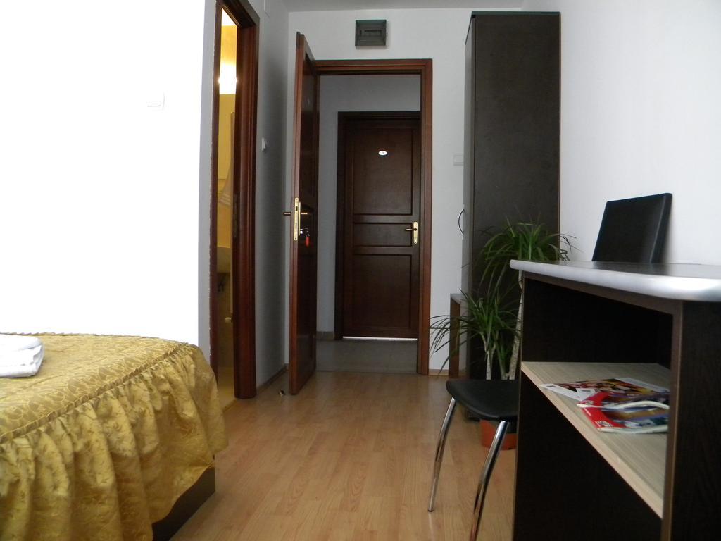 Târgu Jiu Hotel River חדר תמונה