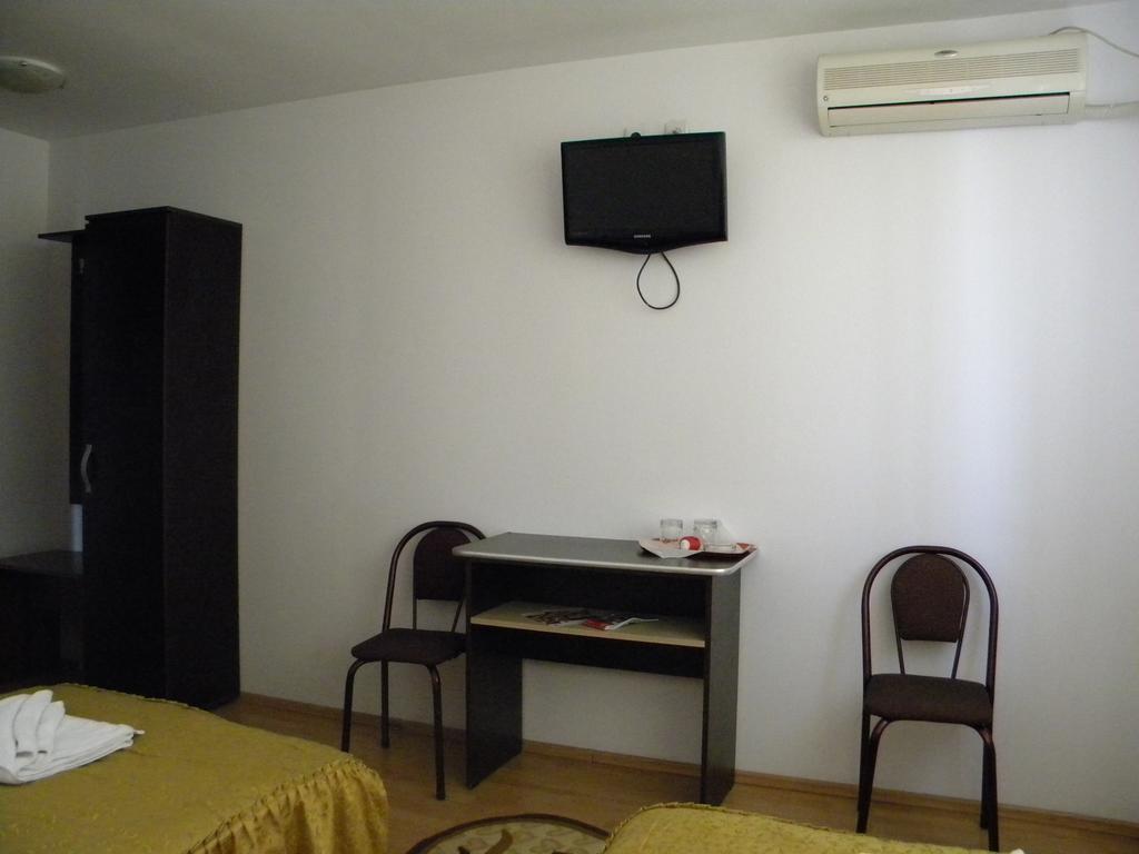 Târgu Jiu Hotel River חדר תמונה