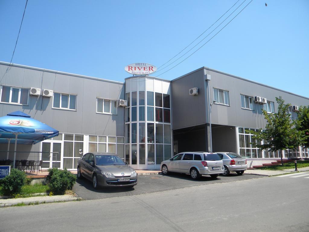 Târgu Jiu Hotel River חדר תמונה