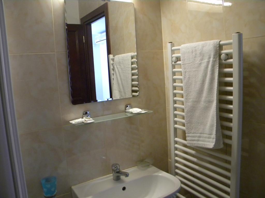 Târgu Jiu Hotel River חדר תמונה