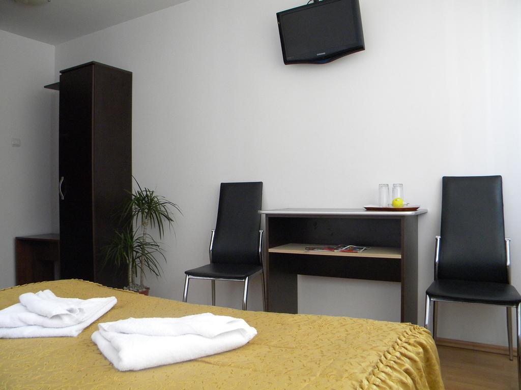 Târgu Jiu Hotel River חדר תמונה