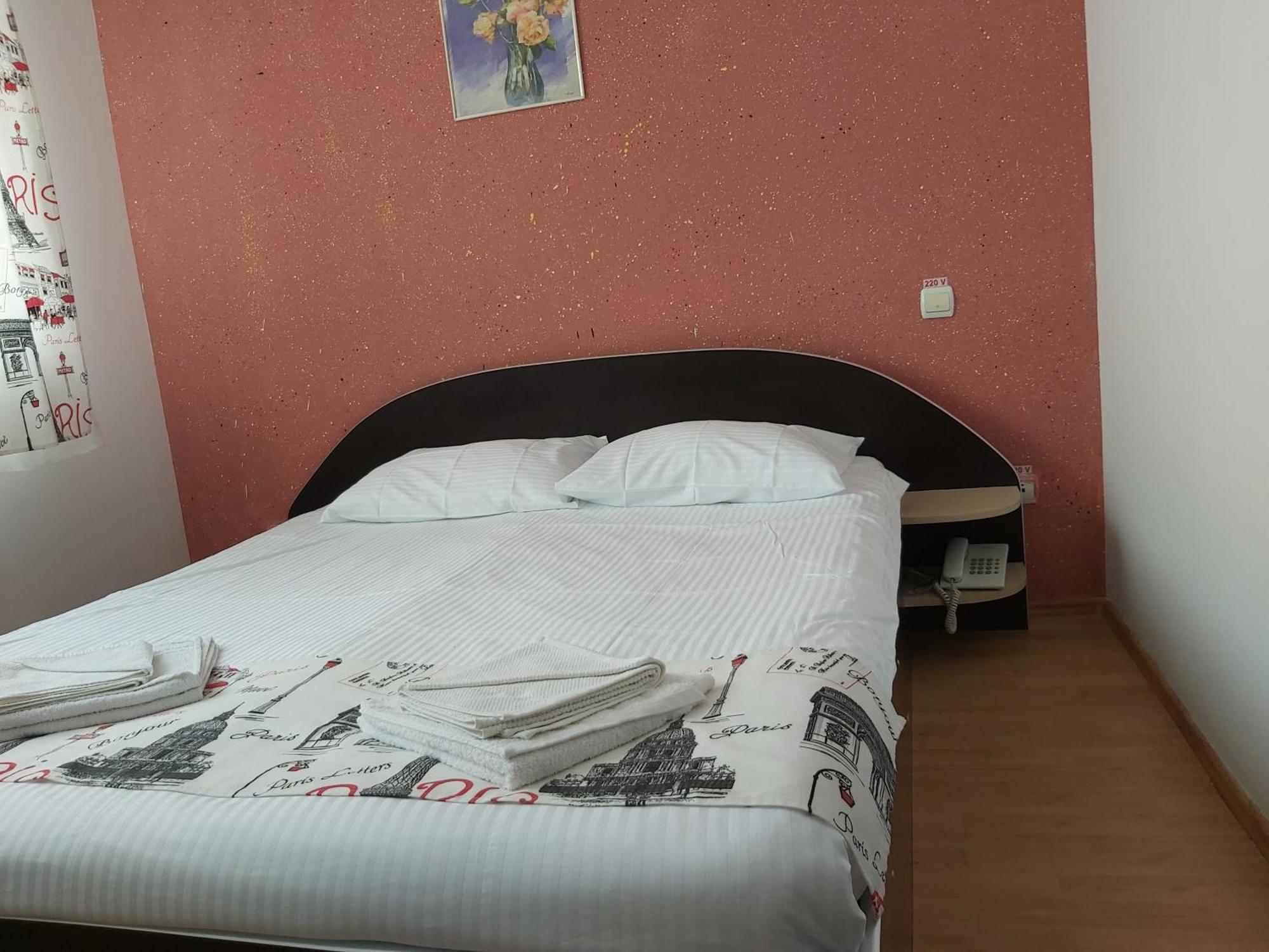 Târgu Jiu Hotel River חדר תמונה